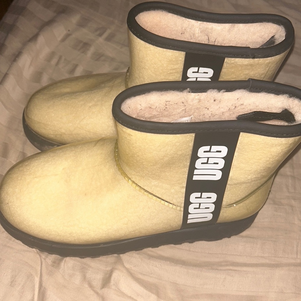 Ugg Boots(furry inside)